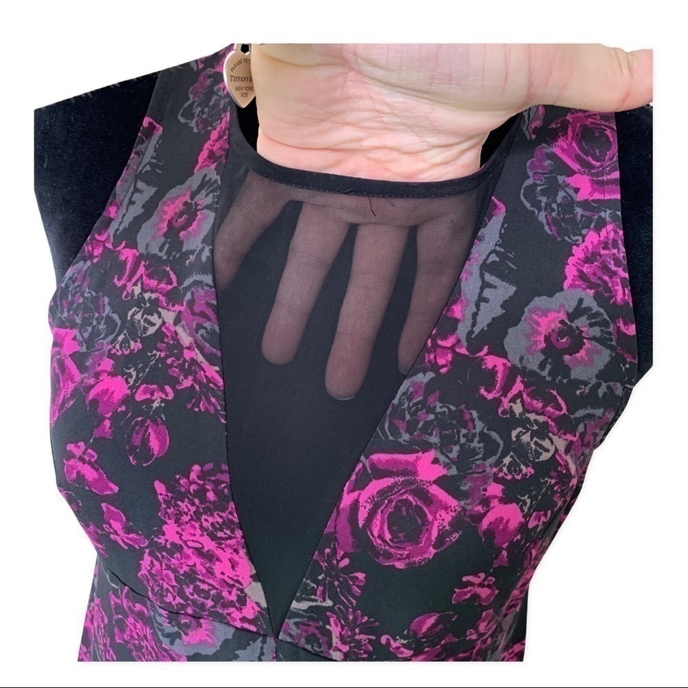 Leith Floral asymmetrical Sleeveless Blouse - Picture 2 of 9